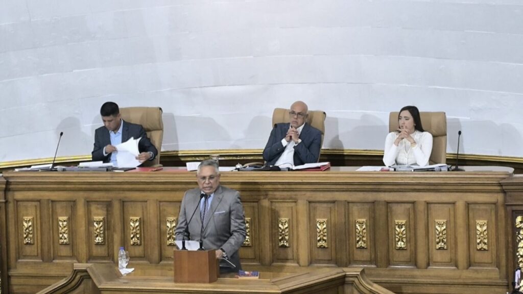 Álvaro Uribe e Iván Duque declarados enemigos públicos de Venezuela