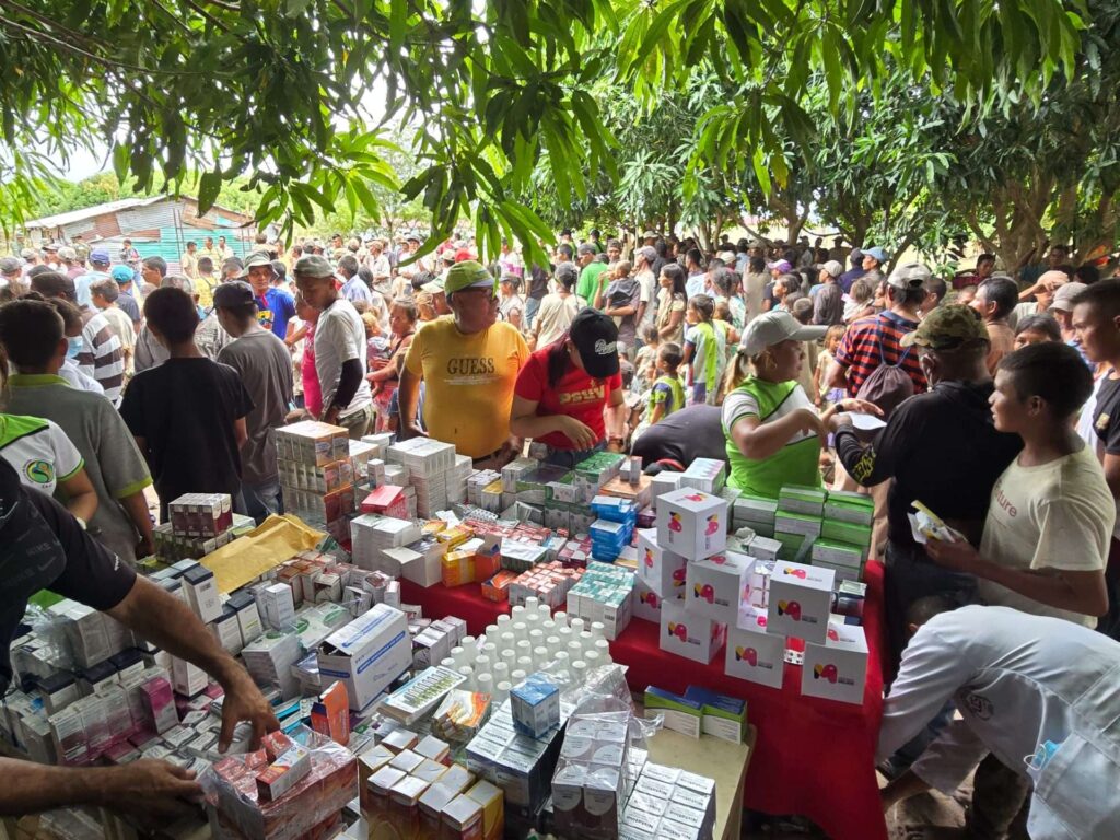 Atienden comunidades indígenas en Apure