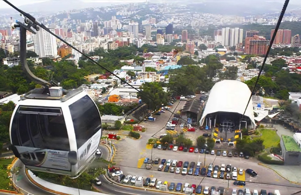 Automatizado acceso a las cabinas del teleférico