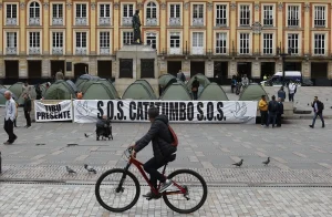 Campesinos acampan en Bogotá en protesta por violencia en el Catatumbo