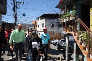 Comuna Medina Angarita de Catia concreta proyecto de sustitución de techos