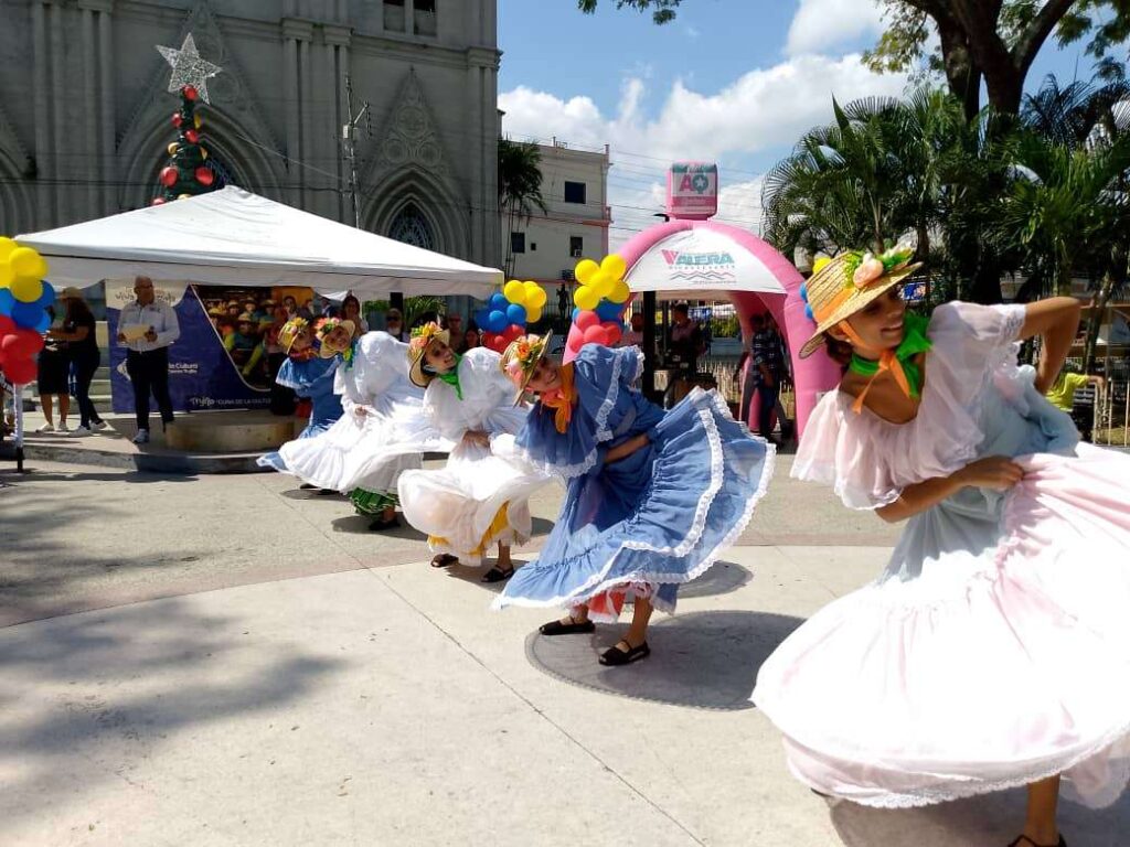 Con tomas culturales en todo el país celebraron el día del artista