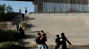 Coyotes suben los precios y ofrecen un nuevo trayecto para cruzar a EEUU