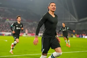 Liverpool ganó con doblete de Darwin Núñez en tiempo de descuento