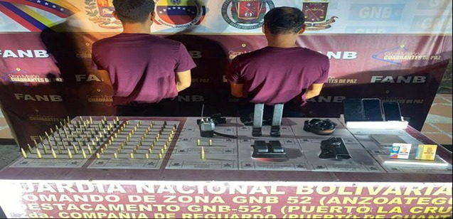 Detuvieron a cuatro falsos agentes por tráfico de armas y personas