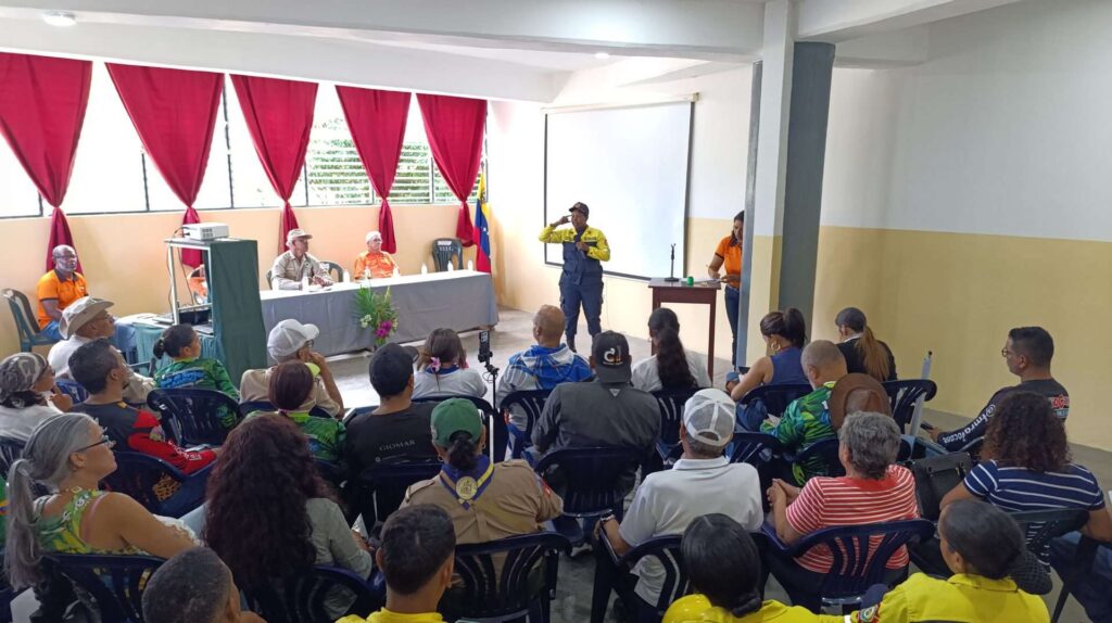 Dictan taller sobre la prevención de incendios en Guarenas y Guatire