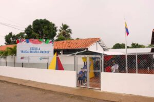 Entregan como nueva una emblemática escuela en Maturín