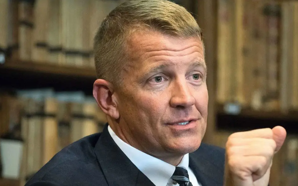 Erik Prince denuncia que Bank Of America congeló su cuenta bancaria