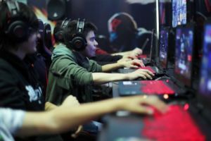 Grupos delictivos reclutan jóvenes a través de los videojuegos