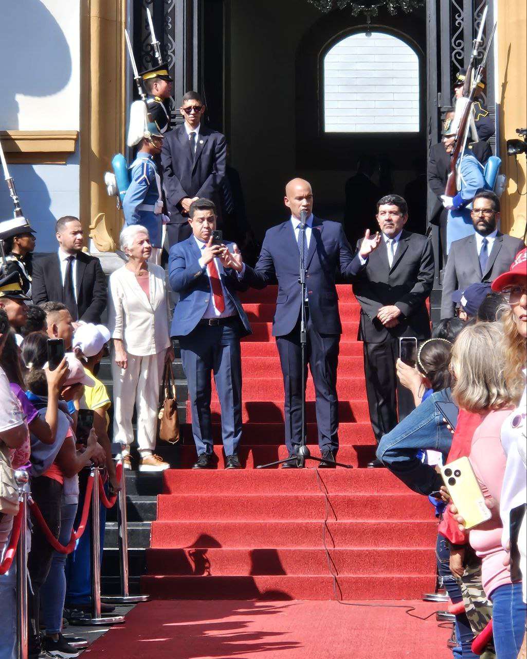 Héctor Rodríguez: Digitalizaremos obra de Luis Beltrán