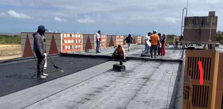 Impermeabilizan 64 edificios en Cumaná con el plan Techo Comunal 