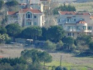 Israel demuele viviendas y arrasa terrenos en sur de Líbano