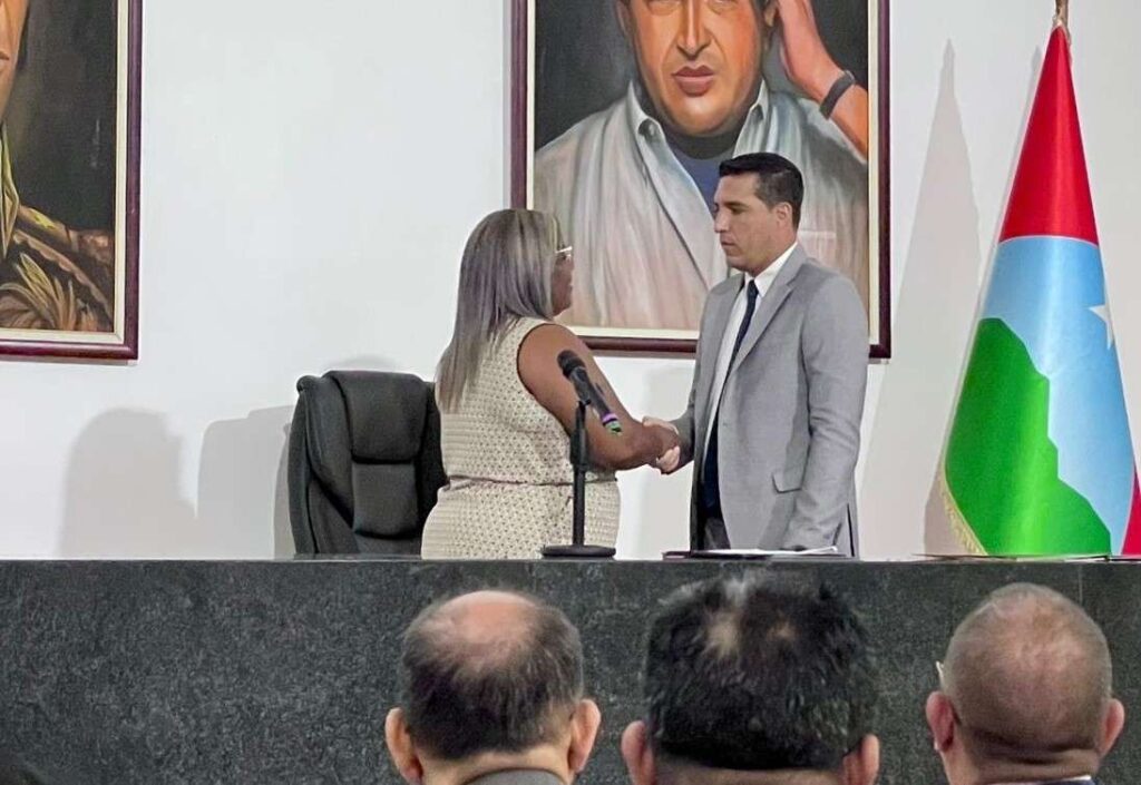 Jorbert López asume la Cámara Municipal