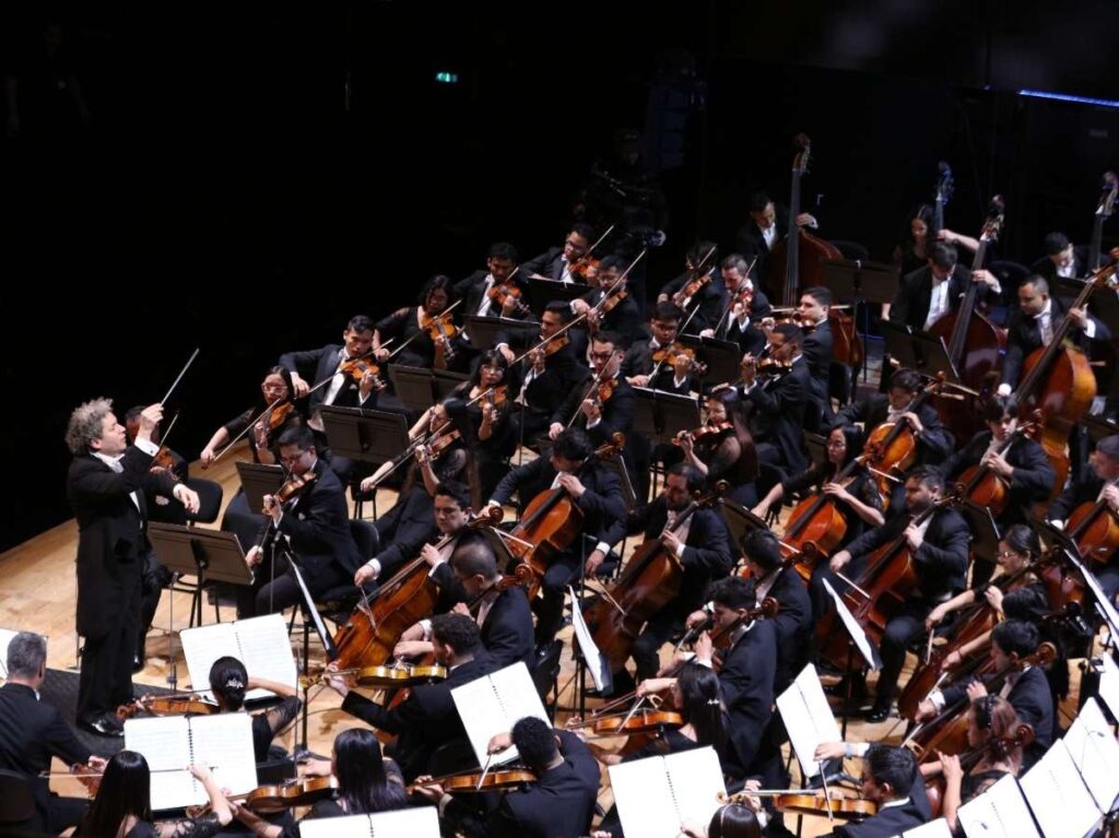 La Orquesta Sinfónica Simón Bolívar deslumbró en París