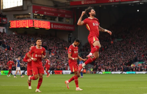 Liverpool firme en la punta escoltado por el Arsenal