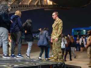 Llega a Guayaquil vuelo con 122 expatriados