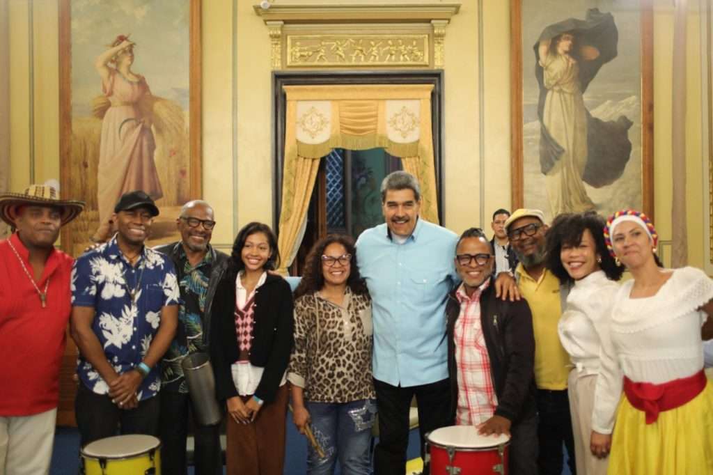 Maduro recibe a familiares de Piedad Córdoba a un año de su siembra