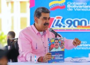 Maduro reitera compromiso con las 7T para transformar al país