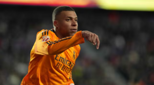 Real Madrid sigue líder Mbappé con trío de goles liquidó al Valladolid