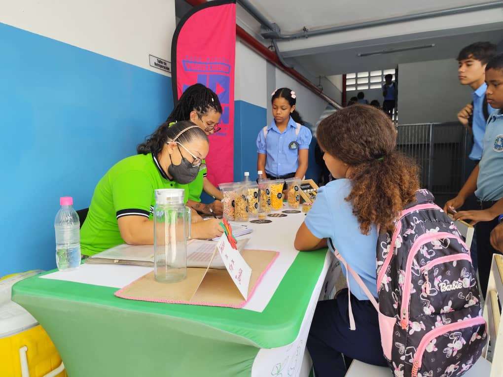 Misión Venezuela Joven beneficia a más de 400 estudiantes en La Guaira