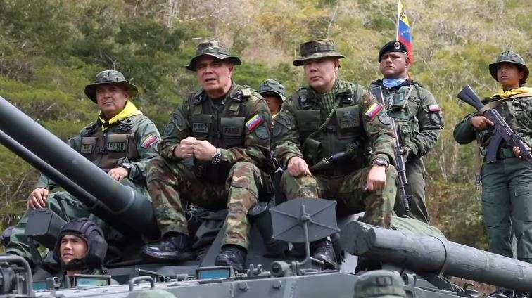 Padrino López ante llamados de intervención militar: Habrá una respuesta contundente