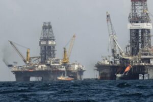 Biden prohíbe nuevas explotaciones de petróleo y gas en una inmensa área marítima