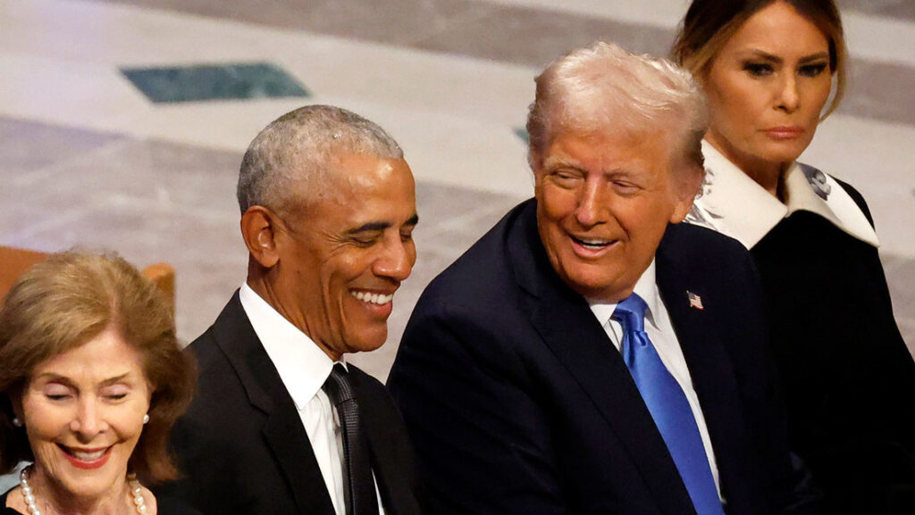 Trump y Obama charlan y se ríen en el funeral de Jimmy Carter