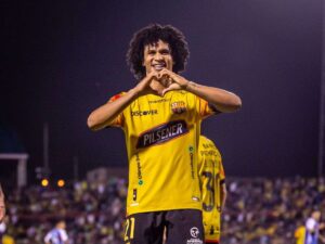 Universidad Católica quiere fichar a Eduard Bello