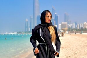 la vlogger venezolana que recorre el mundo y celebra haber llegado a cien países