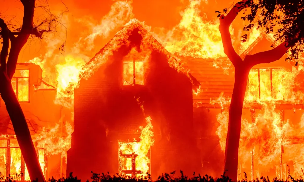 Los incendios de Los Ángeles arrasan mansiones de celebridades