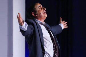 El Grupo Actoral 80 celebra una década de éxito con "Sangre en el diván"