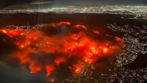 Asciende a 11 el número de muertos por los incendios activos de Los Ángeles