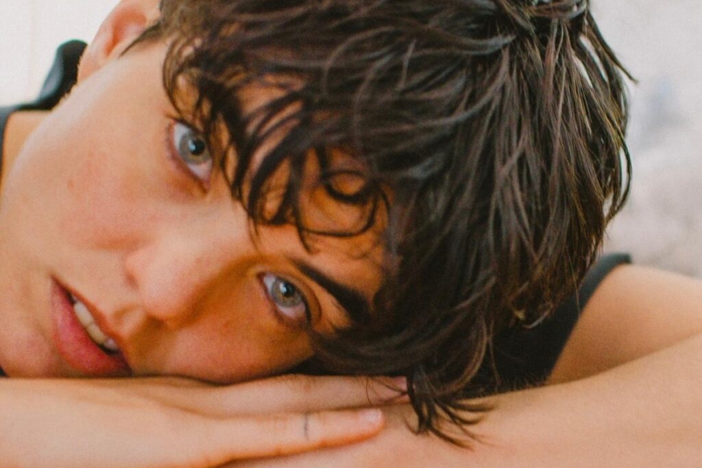 Loreana deslumbra con su nuevo single “Hot Cocoa”