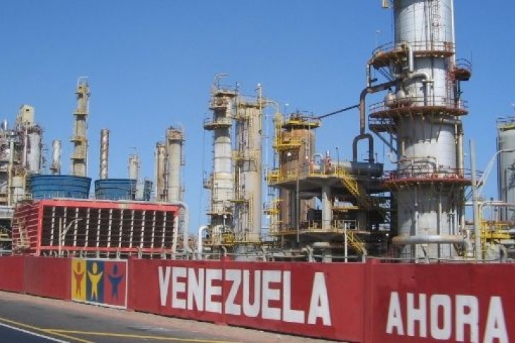 Si EEUU decide suspender las licencias petroleras al país "vamos a voltearnos hacia China o India"