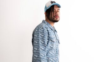 Reggi 'El Auténtico' rinde tributo a las venezolanas con su nuevo sencillo afrobeat “Naturola”