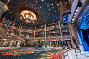 Desde 1999 los fans de Disney pueden cruzar los mares en cruceros de la compañía, y quieren asegurarse de que los adultos también lo pasan bien