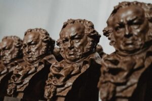 entre autobuses, terroristas, burgueses catalanes y grupos indie