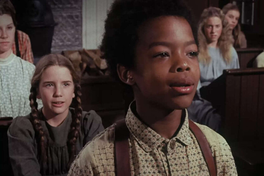 "¿Has visto la original?" La protagonista de 'La casa de la pradera' defiende el reboot de Netflix asegurando que la original ya era woke