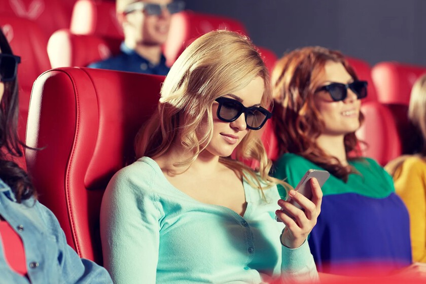 Creo que el hecho de que seas influencer no te da derecho a grabar en la sala de cine