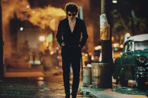 'A Complete Unknown' es un gran musical disfrazado de biopic. El enigma de Bob Dylan consagra a James Mangold como uno de los mejores directores actuales