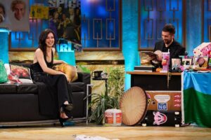 Anna Castillo sorprende a David Broncano con su contundente respuesta a las preguntas de sexo y dinero. "El Goya no te da ni un euro"