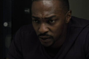 Antes de ser el Capitán América, Anthony Mackie lideró una estupenda película de acción de Netflix superior a muchas de sus aventuras Marvel