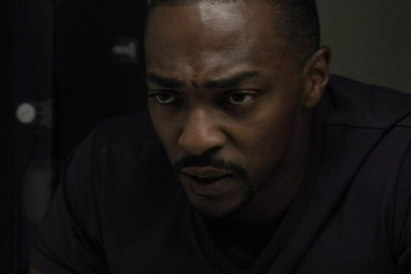 Antes de ser el Capitán América, Anthony Mackie lideró una estupenda película de acción de Netflix superior a muchas de sus aventuras Marvel