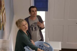 El piloto de 'Modern Family' tuvo que esconder un detalle de su actriz para no dañar la continuidad de la serie. Y si lo ves hoy es tan descacharrante como evidente