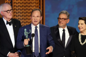 Los SAG despejan del todo el camino hacia los Óscar. Ya solo hay dos películas compitiendo por el premio, pero no está claro cuál ganará