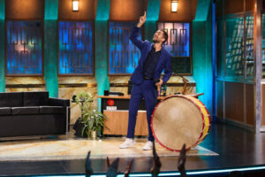 ¡Hoy no se emitirá 'La Revuelta'! Incomprensiblemente, TVE ha decidido sustituir a David Broncano por una serie que hace peor audiencia