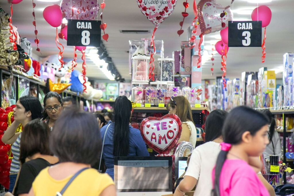 Arreglos florales y peluches son los más pedidos para San Valentín