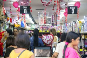 Arreglos florales y peluches son los más pedidos para San Valentín