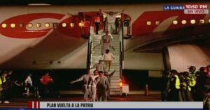 Arriban al país 177 connacionales rescatados de Guantánamo