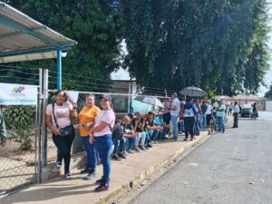 Así votan los venezolanos en la Primera Consulta Popular Nacional del 2025 (fotos)